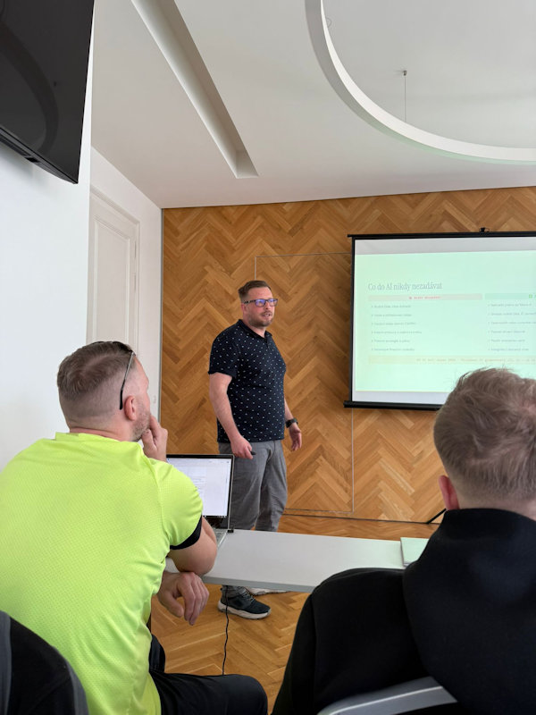 Lektor vysvětluje AI halucinace