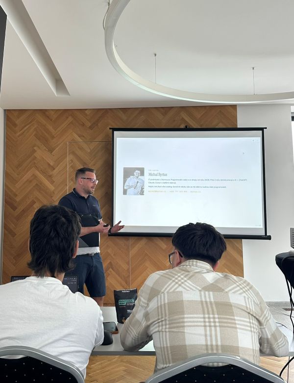 Michal Byrtus představuje workshop AI v praxi